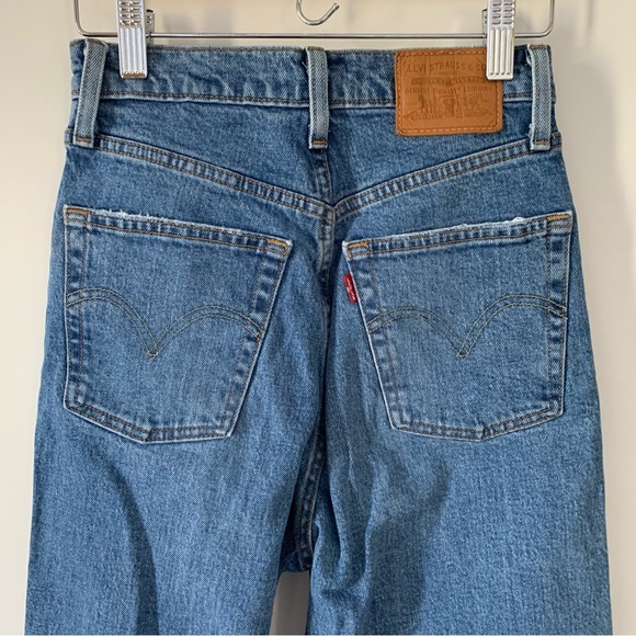 Levi’s Premium Ribcage Straight Ankle Jeans in Haters Gonna Hate - Picture 12 of 13